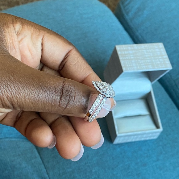 warranty on rings,. Rings can be resize,cleaned and get diamond replaced . - Picture 8 of 10